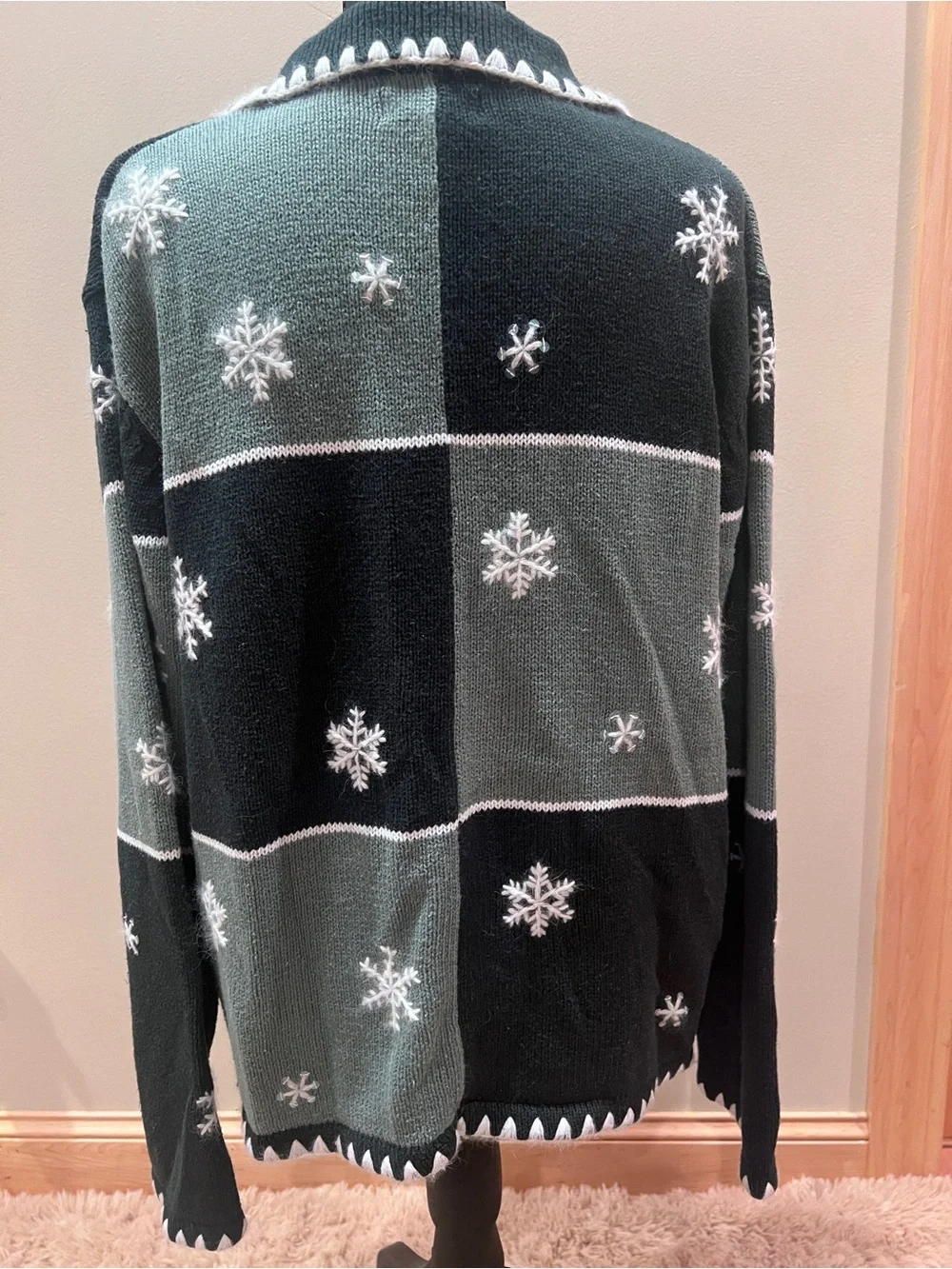 Christopher & Banks Women’s Embroidery Snowflake Sweater Cardigan Grandmacore L